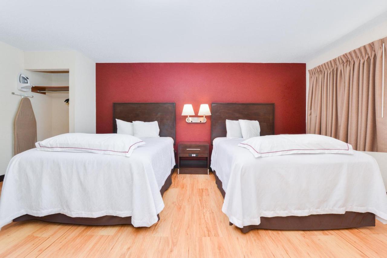 Red Roof Plus+ & Hotel 3*