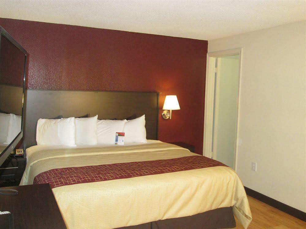 Hotel Red Roof Plus+ & 3*